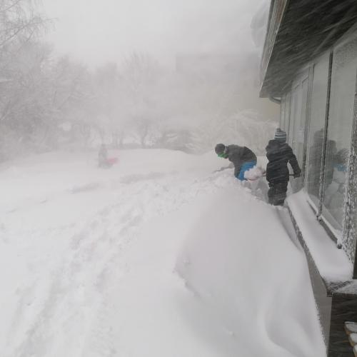 Foto unserer tapferen Arbeiter im Schnee